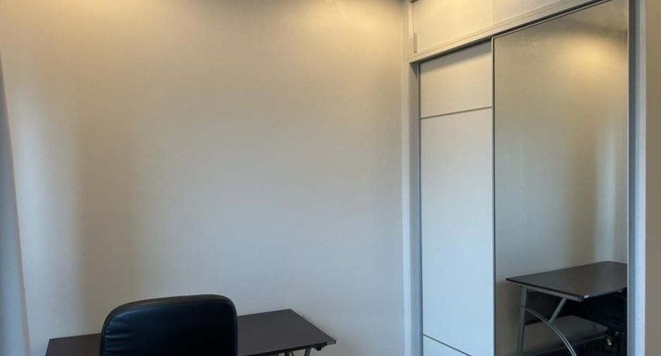 For rent 2 bedrooms condo in Khlong San, Bangkok