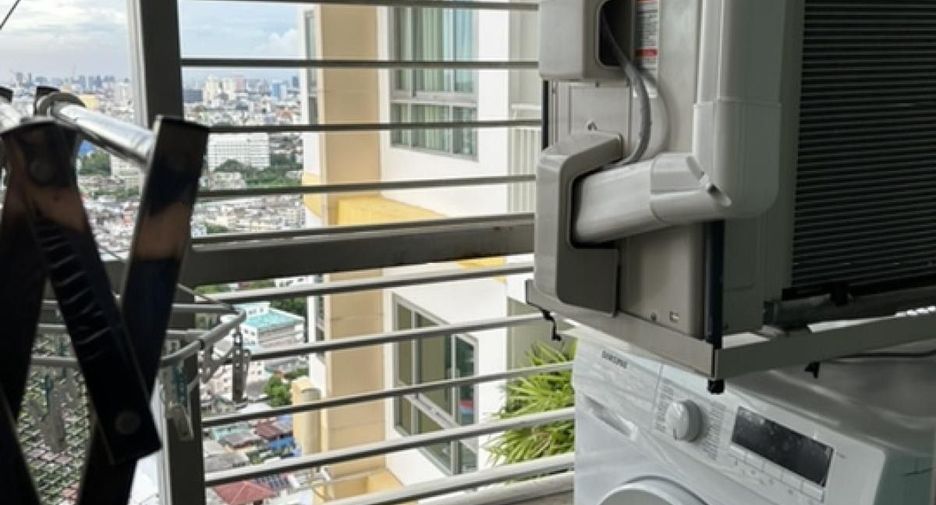 For rent 2 bedrooms condo in Khlong San, Bangkok