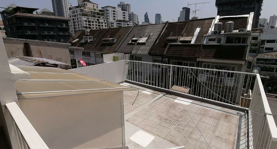 Reihenhaus zur Miete mit 5 Zimmer in Watthana, Bangkok