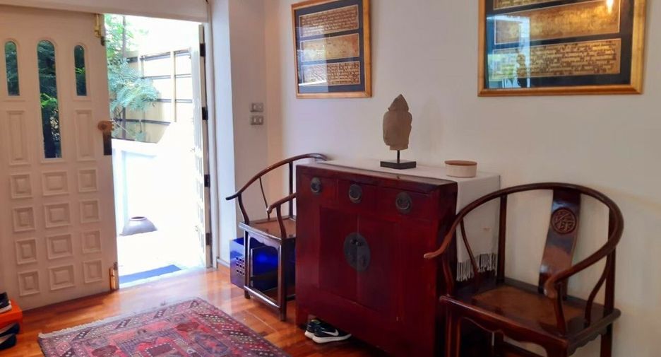 Reihenhaus zur Miete mit 5 Zimmer in Watthana, Bangkok