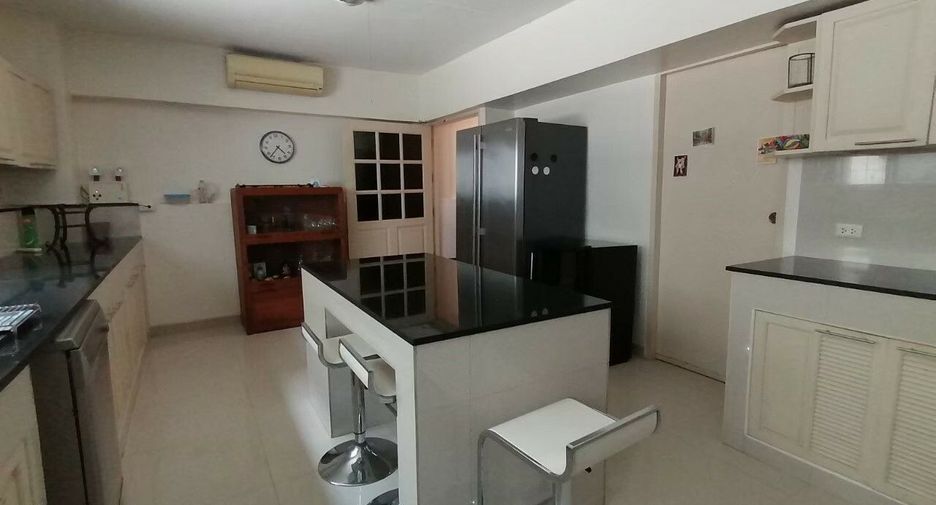 Reihenhaus zur Miete mit 5 Zimmer in Watthana, Bangkok