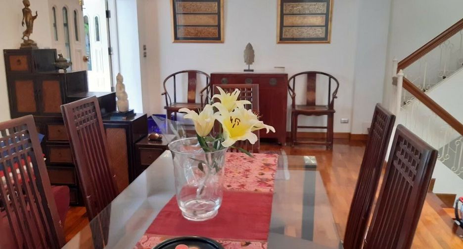 Reihenhaus zur Miete mit 5 Zimmer in Watthana, Bangkok