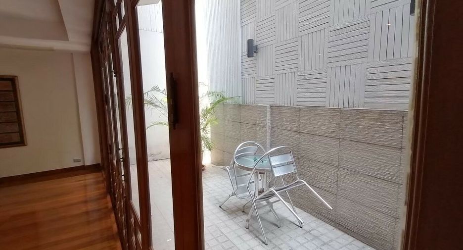 Reihenhaus zur Miete mit 5 Zimmer in Watthana, Bangkok