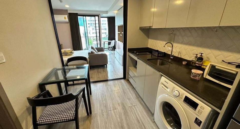 For rent 1 bed condo in Pathum Wan, Bangkok