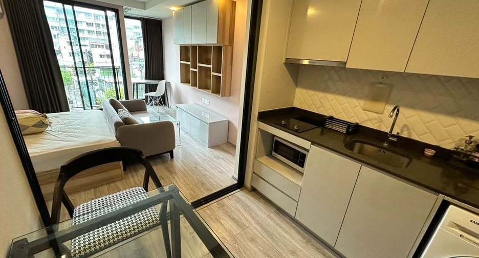 For rent 1 bed condo in Pathum Wan, Bangkok