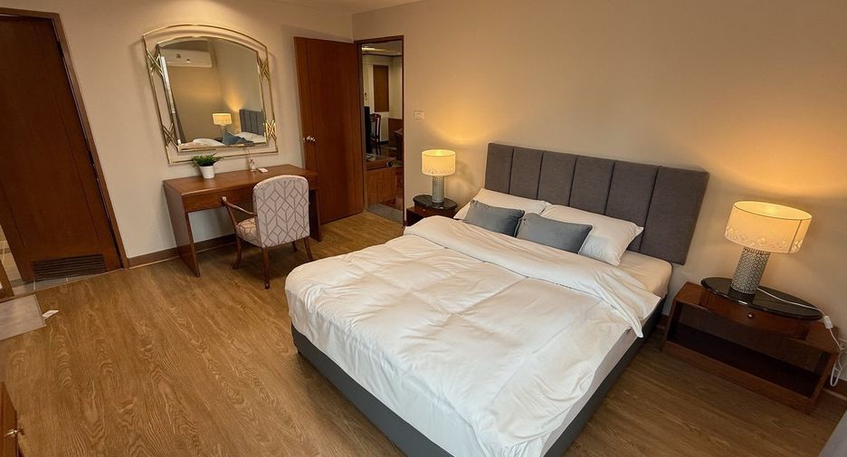 For rent 2 bedrooms apartment in Watthana, Bangkok