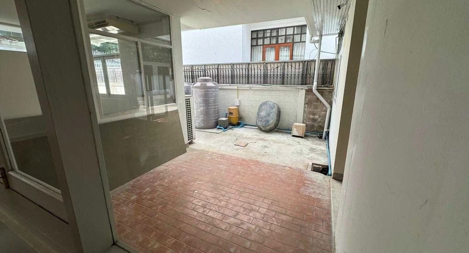 Haus zur Miete mit Studio in Watthana, Bangkok