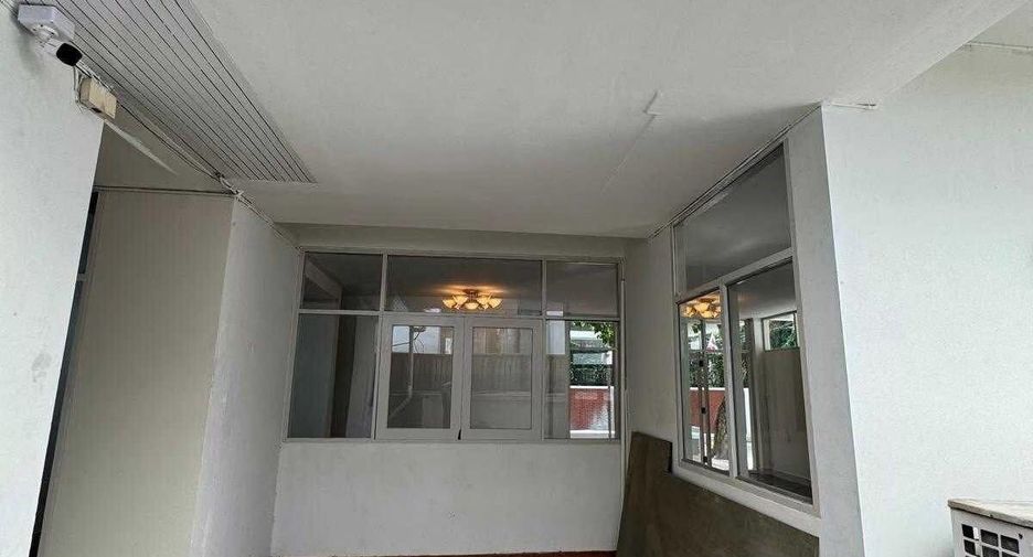 Haus zur Miete mit Studio in Watthana, Bangkok