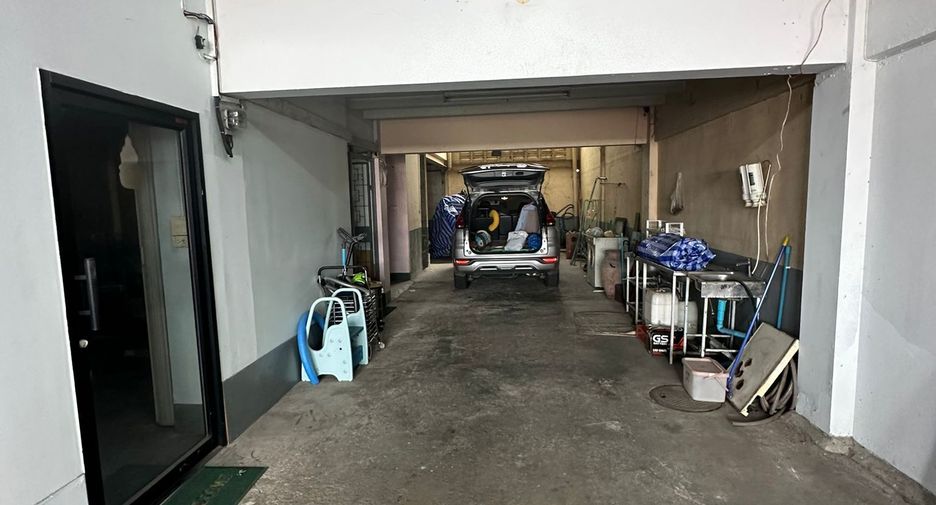 For sale 10 bedrooms retail Space in Bang Lamung, Chonburi
