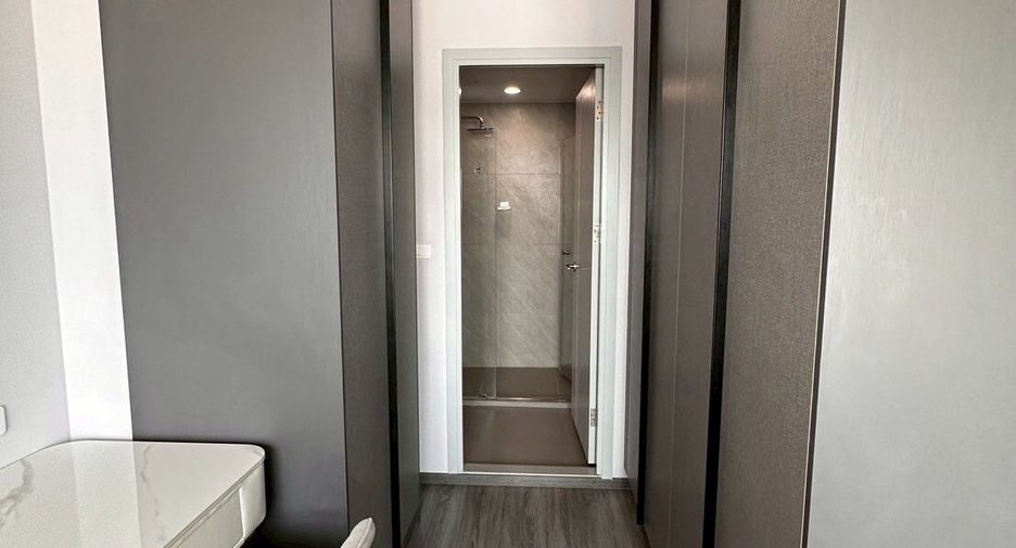 Wohnung zur Miete mit 1 Zimmer in Bang Rak, Bangkok