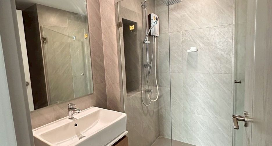 Wohnung zur Miete mit 1 Zimmer in Bang Rak, Bangkok