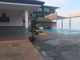 Villa en venta y en alquiler de 3 habitaciones en Bang Lamung, Chonburi