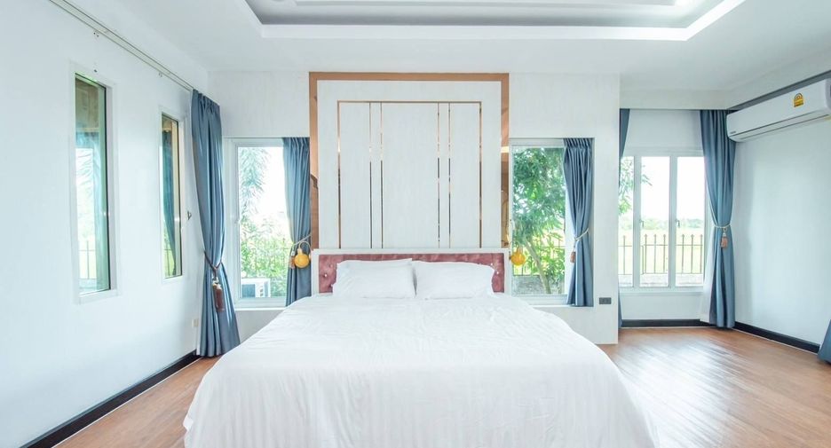 For rent 4 bedrooms villa in Bang Lamung, Chonburi