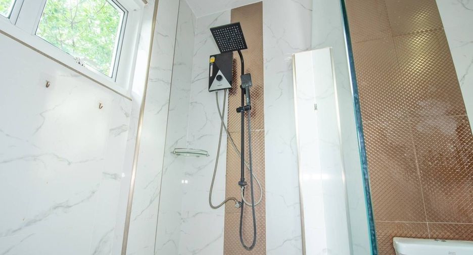 For rent 4 bedrooms villa in Bang Lamung, Chonburi