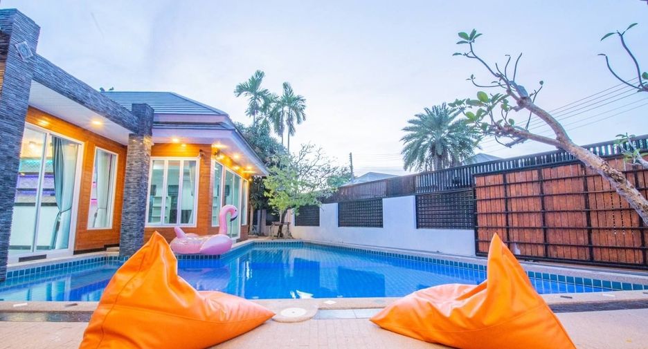 For rent 4 bedrooms villa in Bang Lamung, Chonburi