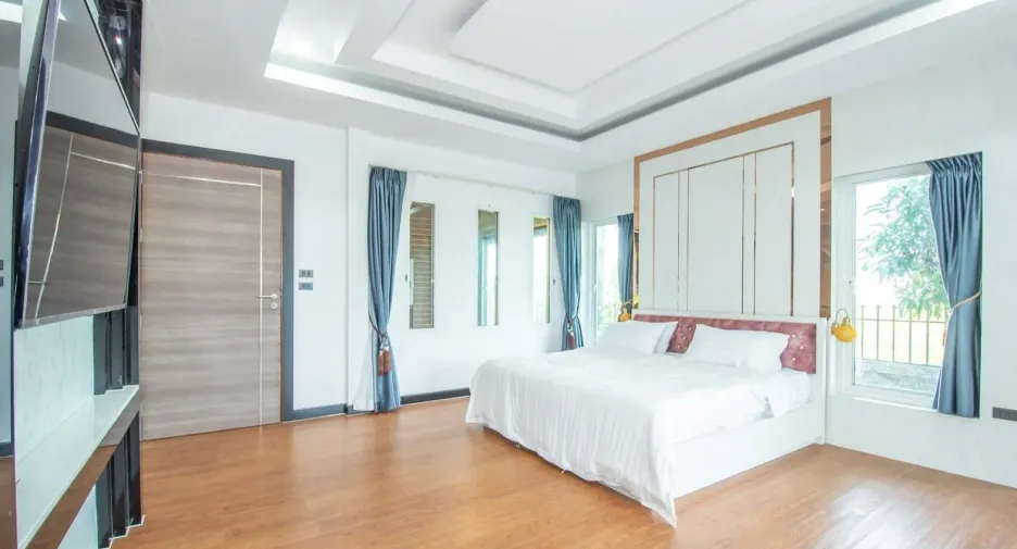 For rent 4 bedrooms villa in Bang Lamung, Chonburi