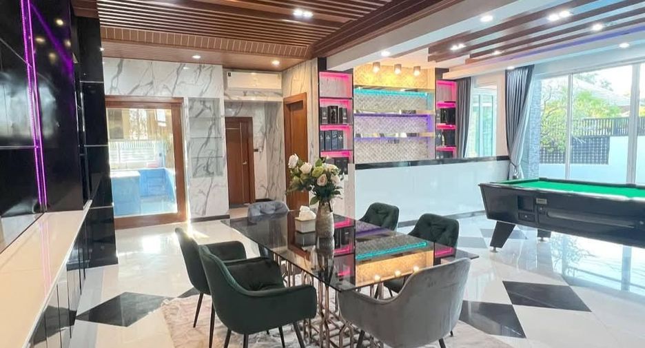 For rent 4 bedrooms villa in Bang Lamung, Chonburi