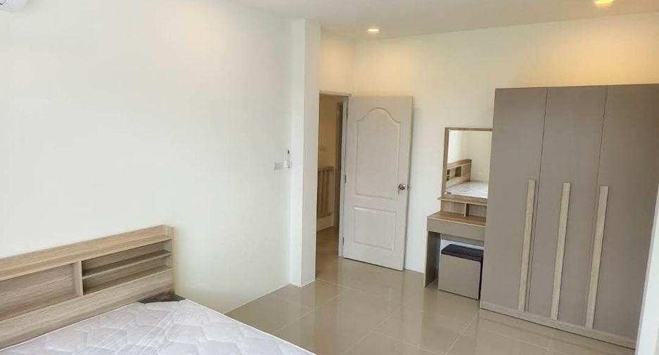À louer 3 chambres maison de ville à Mueang Phuket, Phuket