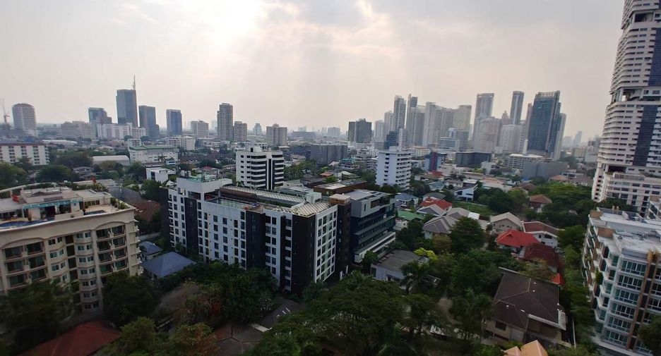 For sale 1 bed condo in Khlong Toei, Bangkok