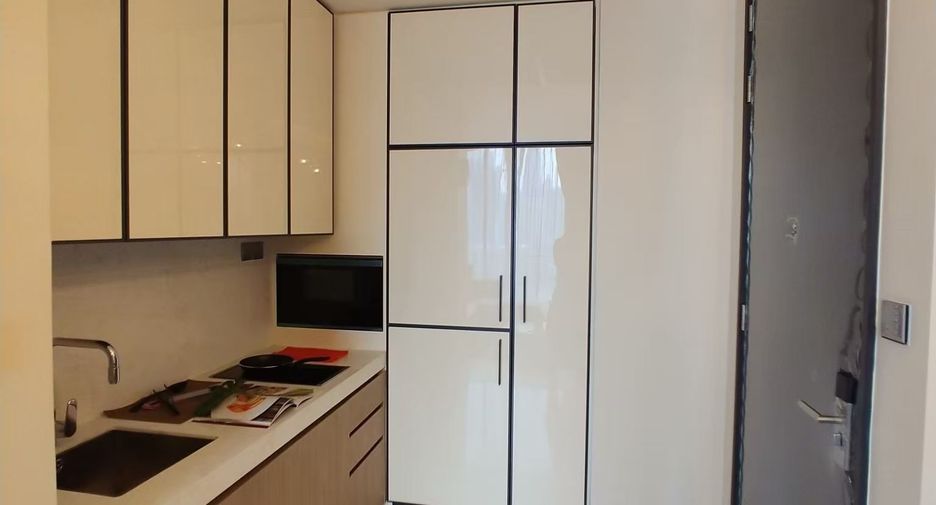 For sale 1 bed condo in Khlong Toei, Bangkok