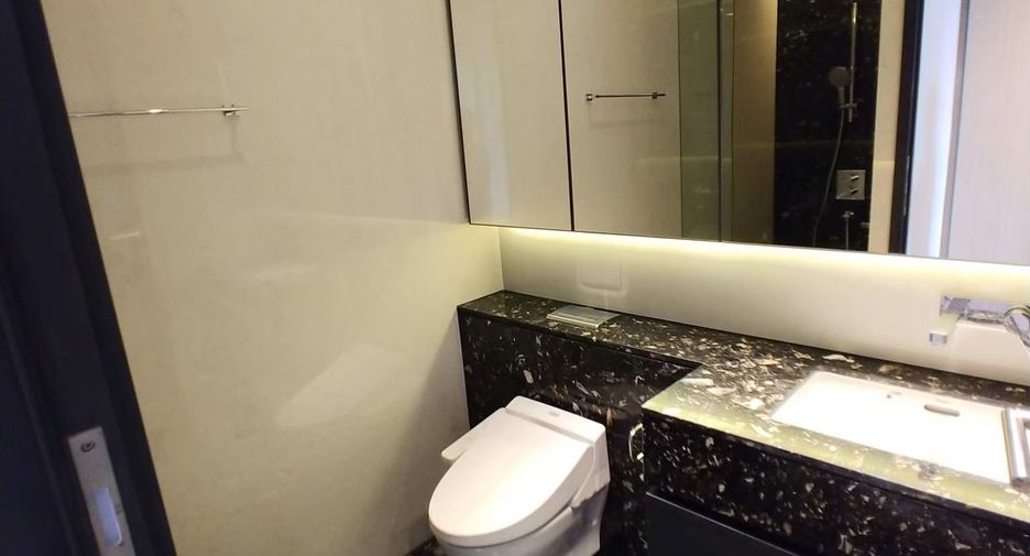 For sale 1 bed condo in Khlong Toei, Bangkok