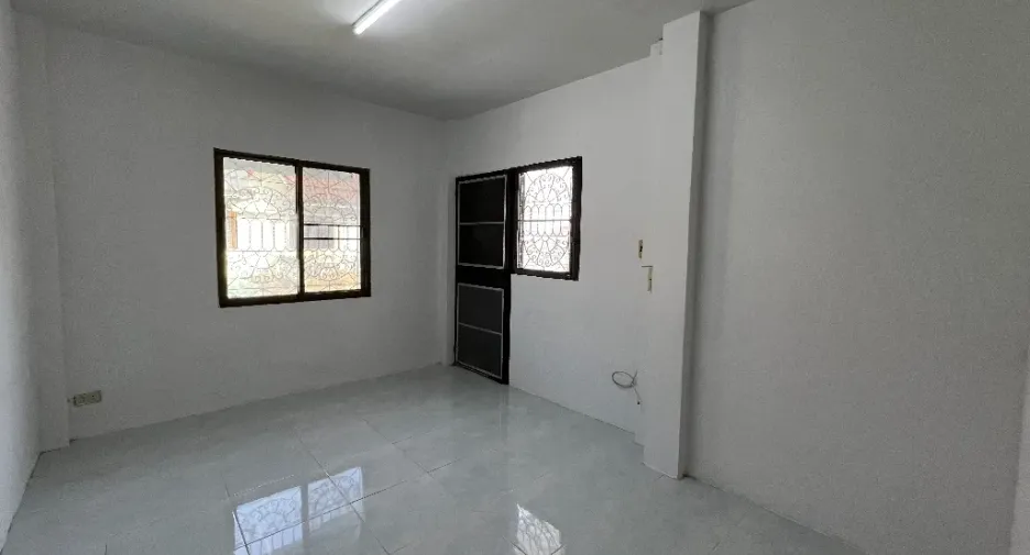 For sale 4 bedrooms townhouse in Bang Khen, Bangkok