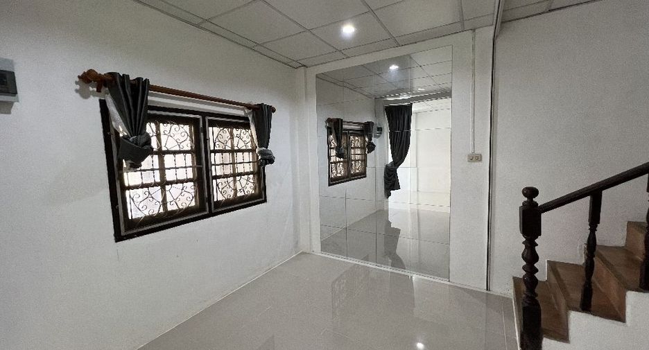 For sale 4 bedrooms townhouse in Bang Khen, Bangkok