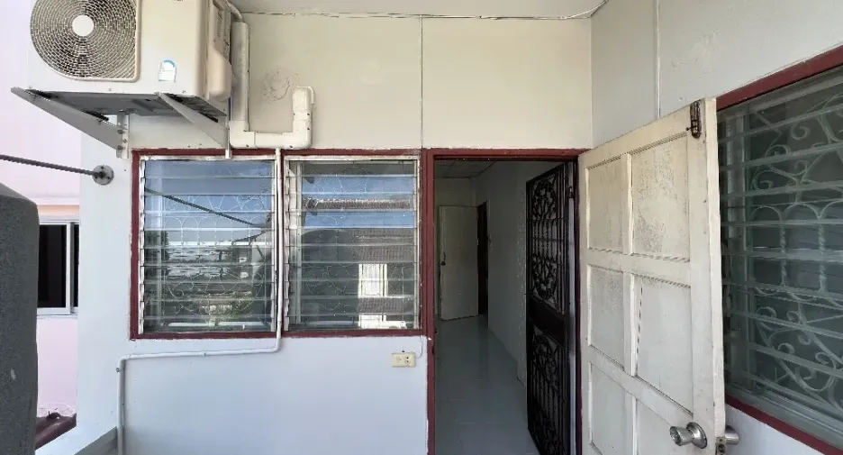 For sale 4 bedrooms townhouse in Bang Khen, Bangkok