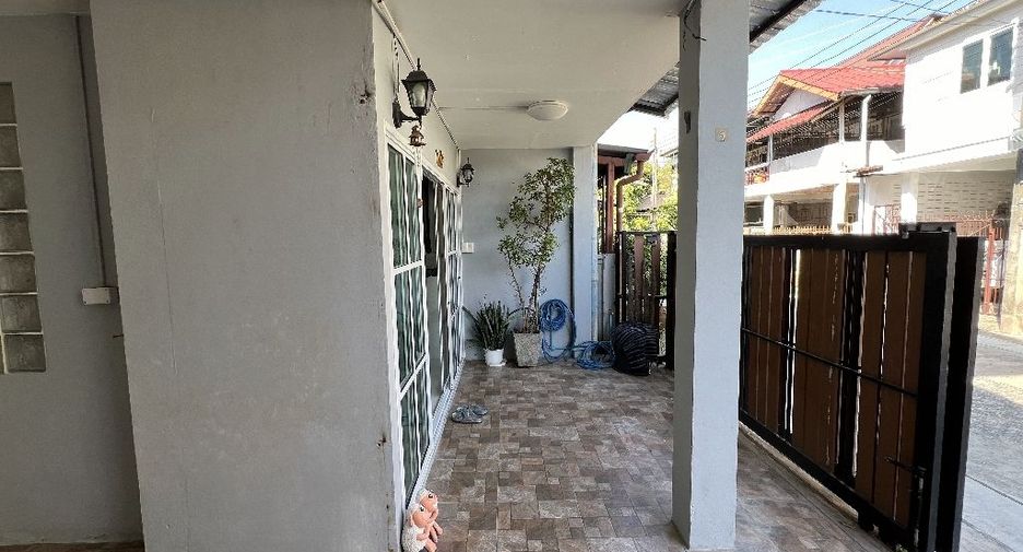 For sale 4 bedrooms townhouse in Bang Khen, Bangkok
