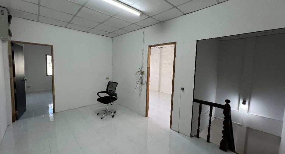 For sale 4 bedrooms townhouse in Bang Khen, Bangkok