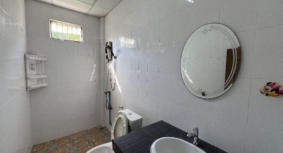 For sale 4 bedrooms townhouse in Bang Khen, Bangkok