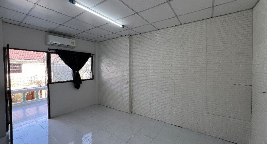 For sale 4 bedrooms townhouse in Bang Khen, Bangkok