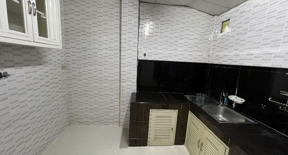 For sale 4 bedrooms townhouse in Bang Khen, Bangkok
