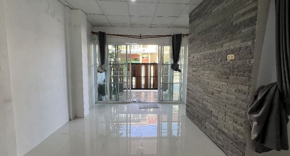 For sale 4 bedrooms townhouse in Bang Khen, Bangkok
