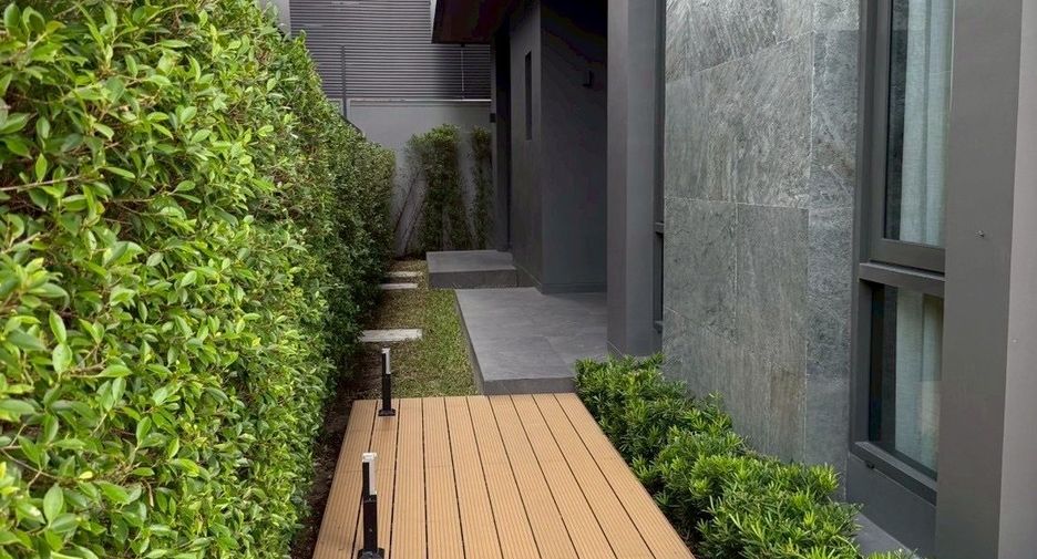For rent 5 bedrooms house in Suan Luang, Bangkok