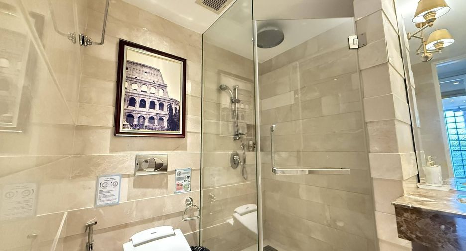 For rent 2 bedrooms apartment in Watthana, Bangkok