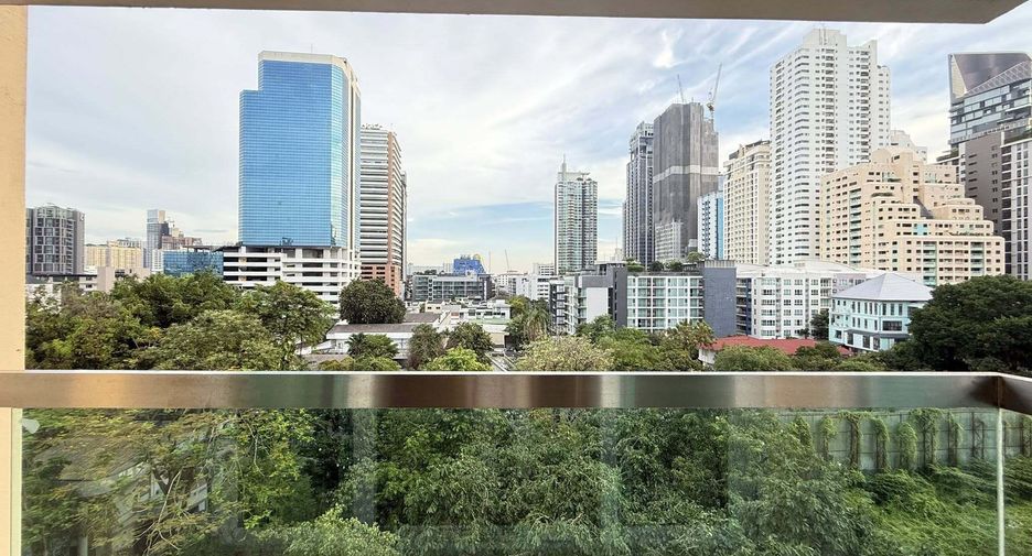 For rent 2 bedrooms apartment in Watthana, Bangkok