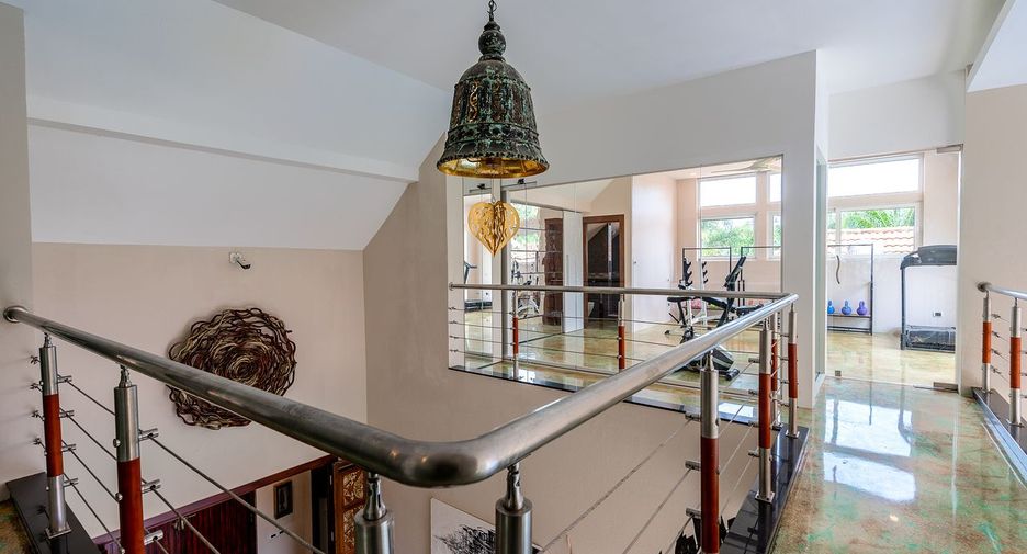 Casa en venta de 5 habitaciones en Bang Lamung, Chonburi