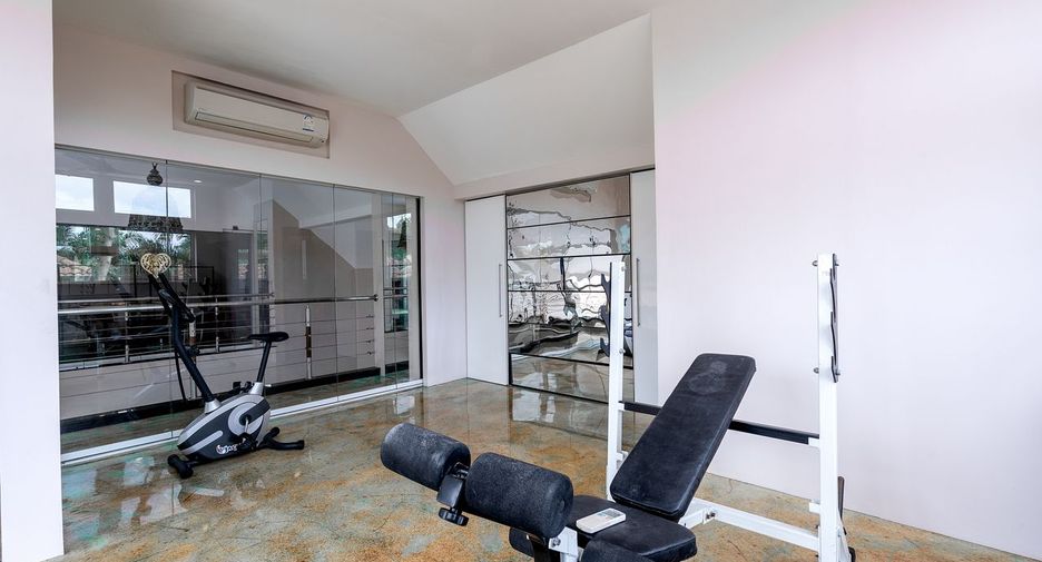 Casa en venta de 5 habitaciones en Bang Lamung, Chonburi