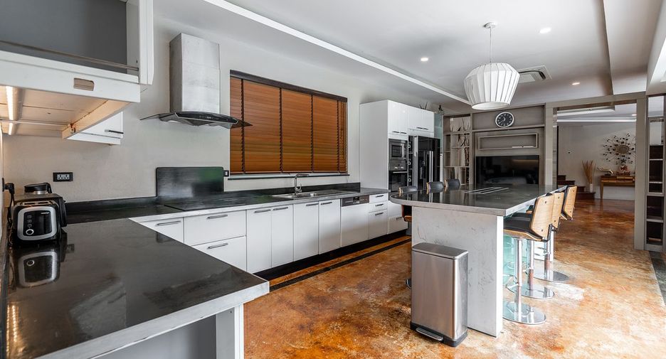 Casa en venta de 5 habitaciones en Bang Lamung, Chonburi