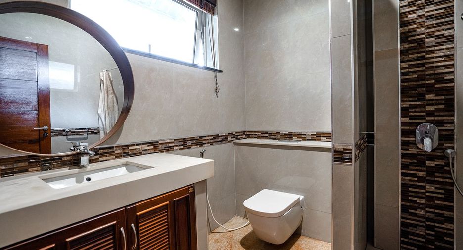 Casa en venta de 5 habitaciones en Bang Lamung, Chonburi