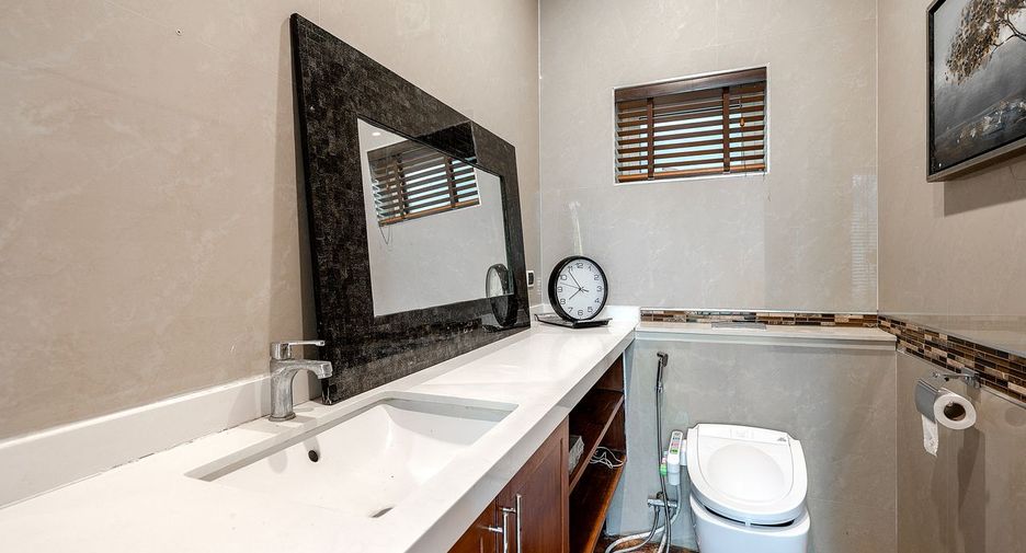 Casa en venta de 5 habitaciones en Bang Lamung, Chonburi