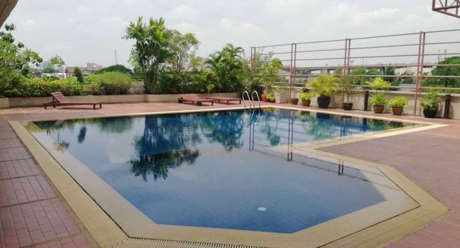 For rent 2 bedrooms condo in Phra Khanong, Bangkok
