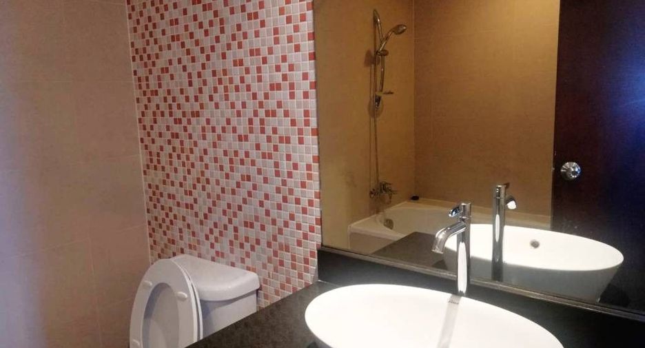For rent 2 bedrooms condo in Phra Khanong, Bangkok