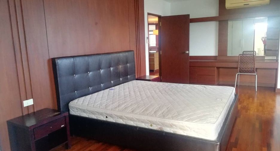 For rent 2 bedrooms condo in Phra Khanong, Bangkok