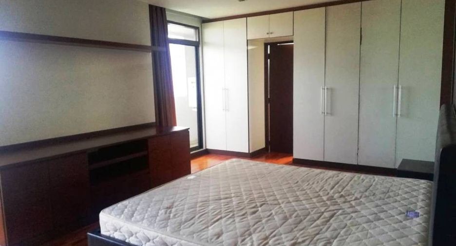 For rent 2 bedrooms condo in Phra Khanong, Bangkok