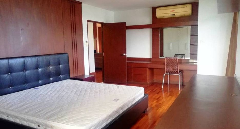 For rent 2 bedrooms condo in Phra Khanong, Bangkok