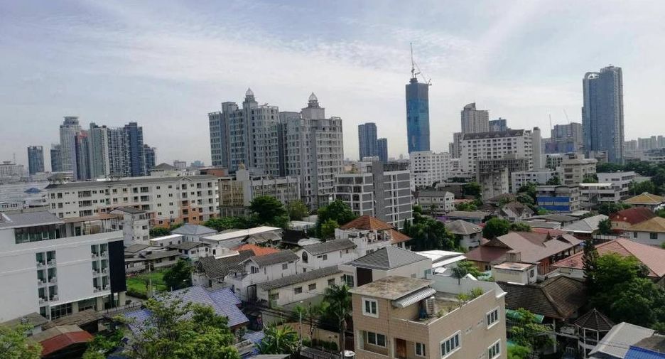 For rent 2 bedrooms condo in Phra Khanong, Bangkok