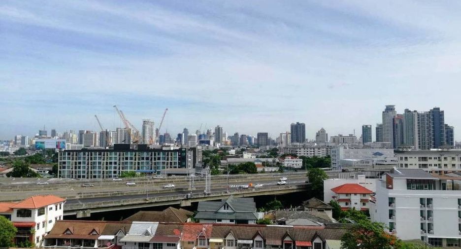 For rent 2 bedrooms condo in Phra Khanong, Bangkok