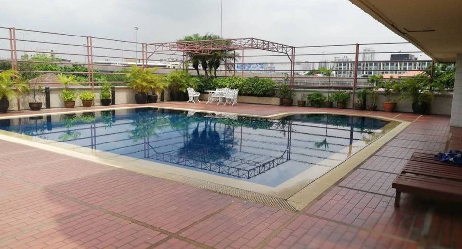 For rent 2 bedrooms condo in Phra Khanong, Bangkok